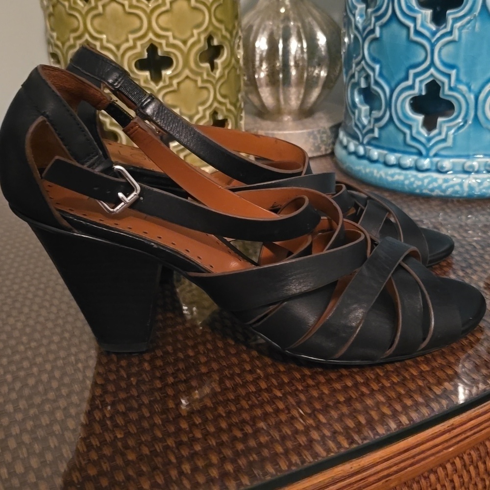 LOFT Women's Black Crisscross Sandals EUC Size 9 (#12)